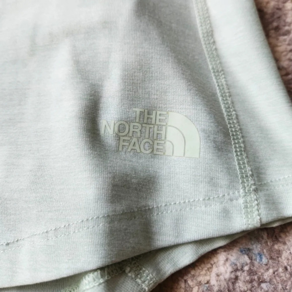 The North‎ Face Women's Size Medium Green Two Tone Raglan Top - Picture 2 of 3